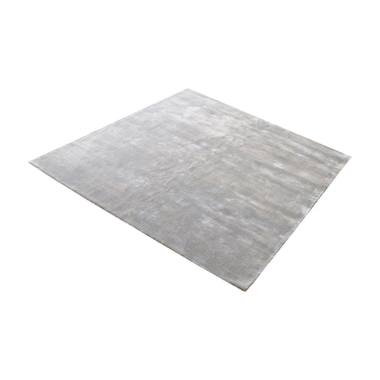 Auram Handwoven Viscose Rug in Silver
